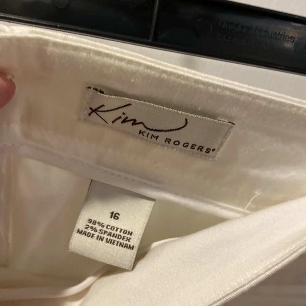 Women’s Kim Rogers white skirt. Size 16. In excellent condition. - Picture 2 of 2